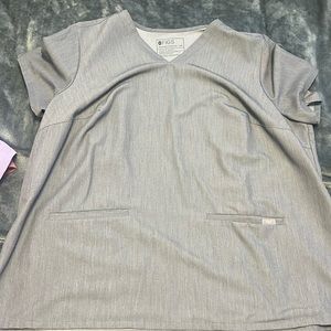 Figs women’s two pocket scrub top